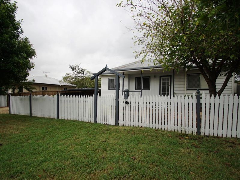 1 Gomer Street, Booval QLD 4304