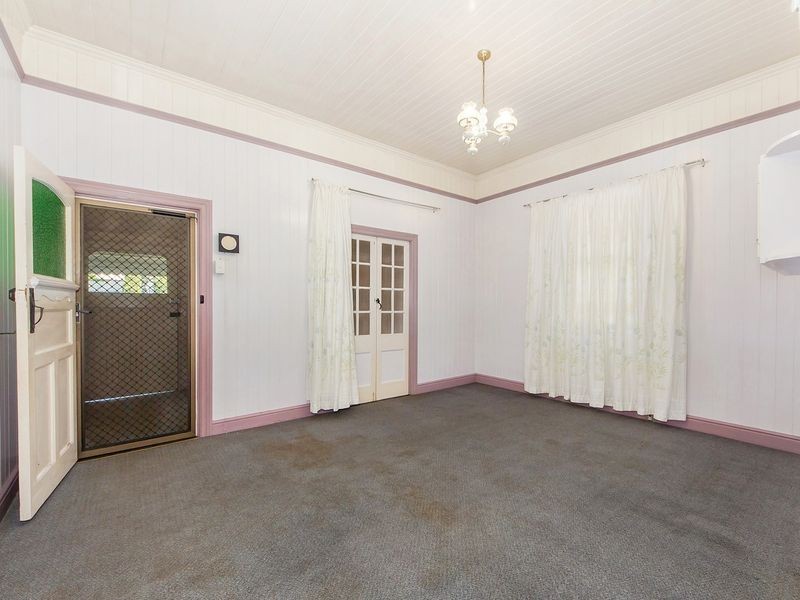 11 Creek Street, Bundamba QLD 4304