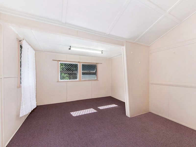 11 Creek Street, Bundamba QLD 4304