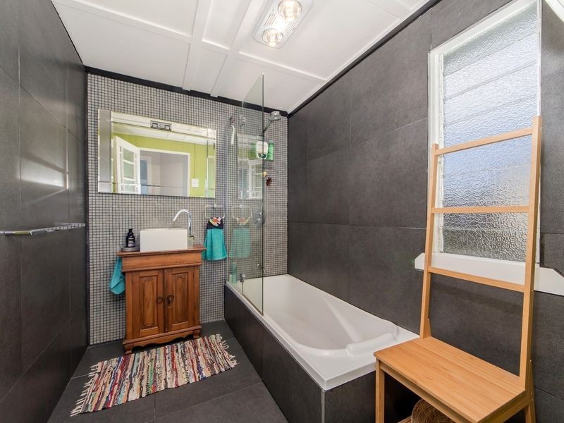 6 Marvin Street, Eastern Heights QLD 4305