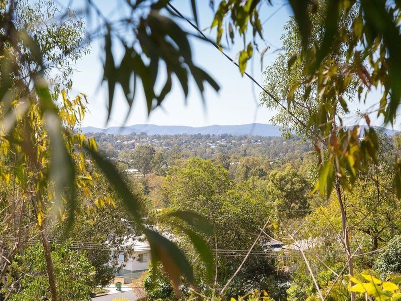 8 Shenton Street, Coalfalls QLD 4305