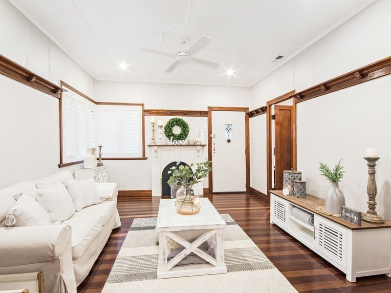 16 Stuart Street, Eastern Heights QLD 4305