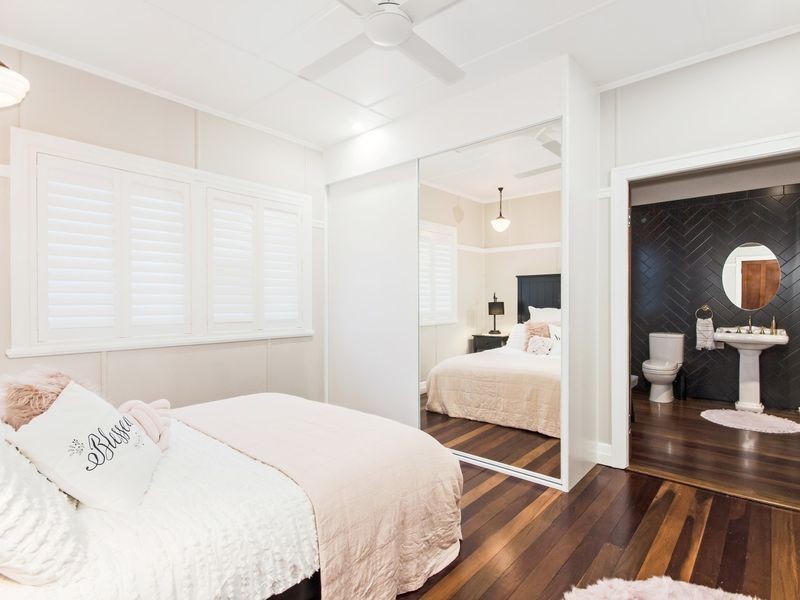 16 Stuart Street, Eastern Heights QLD 4305