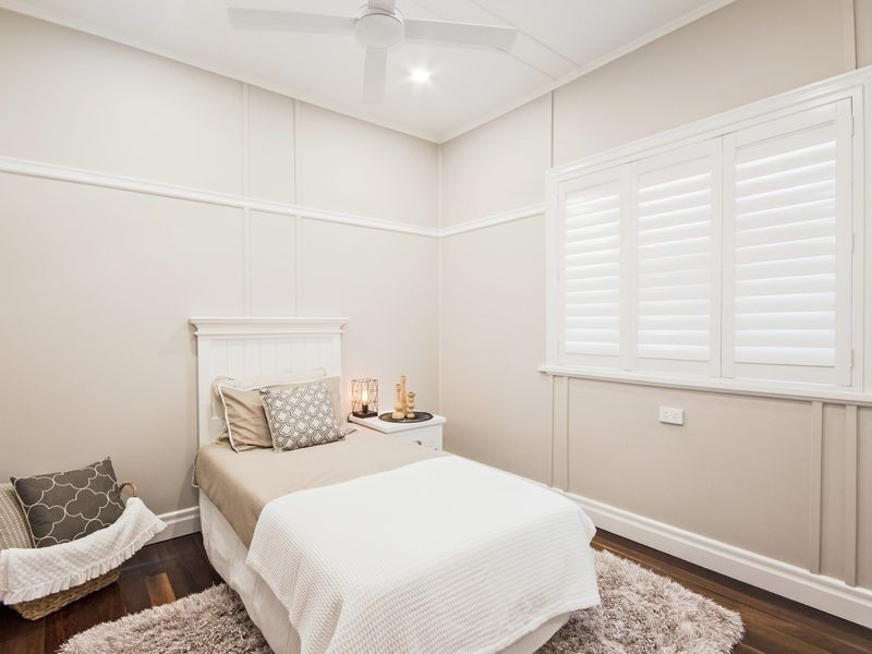 16 Stuart Street, Eastern Heights QLD 4305
