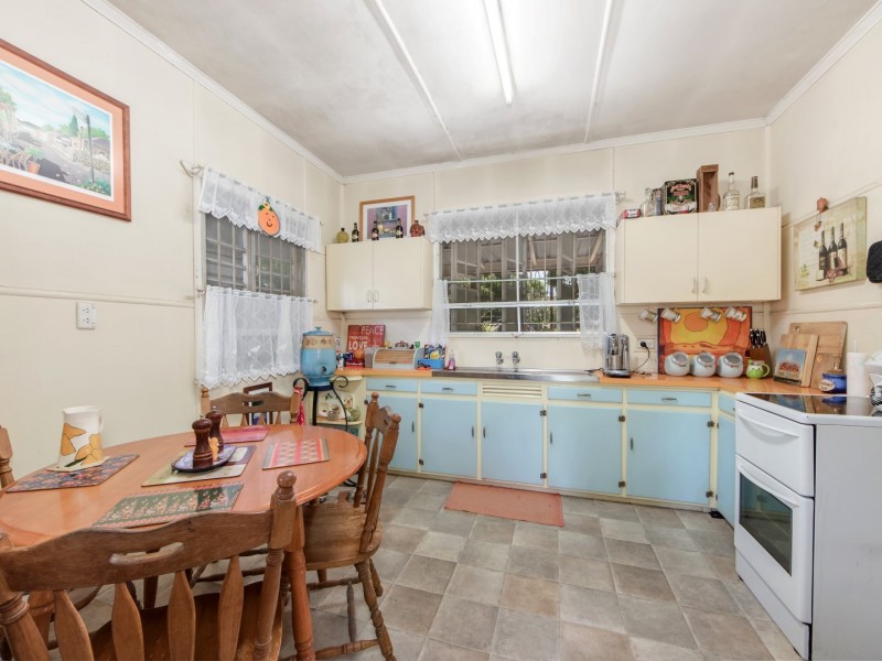 12 Cemetery Road, Ipswich QLD 4305