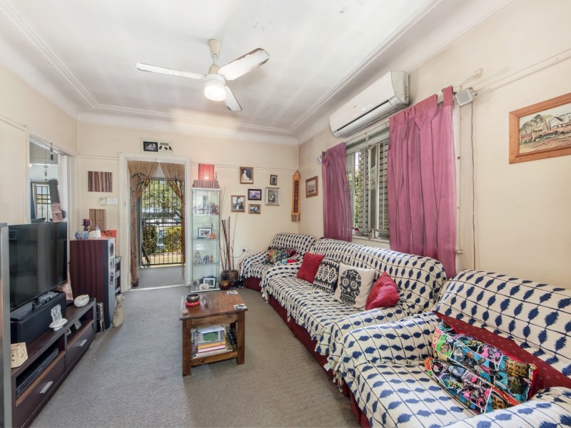 12 Cemetery Road, Ipswich QLD 4305