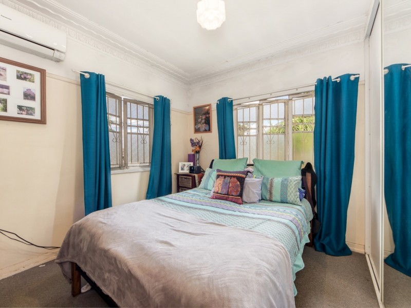 12 Cemetery Road, Ipswich QLD 4305