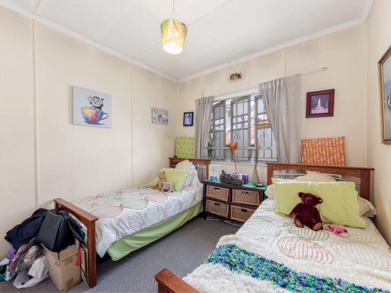 12 Cemetery Road, Ipswich QLD 4305