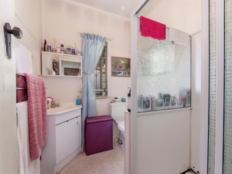 12 Cemetery Road, Ipswich QLD 4305