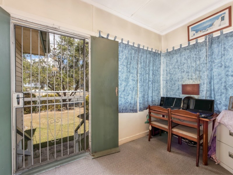 12 Cemetery Road, Ipswich QLD 4305