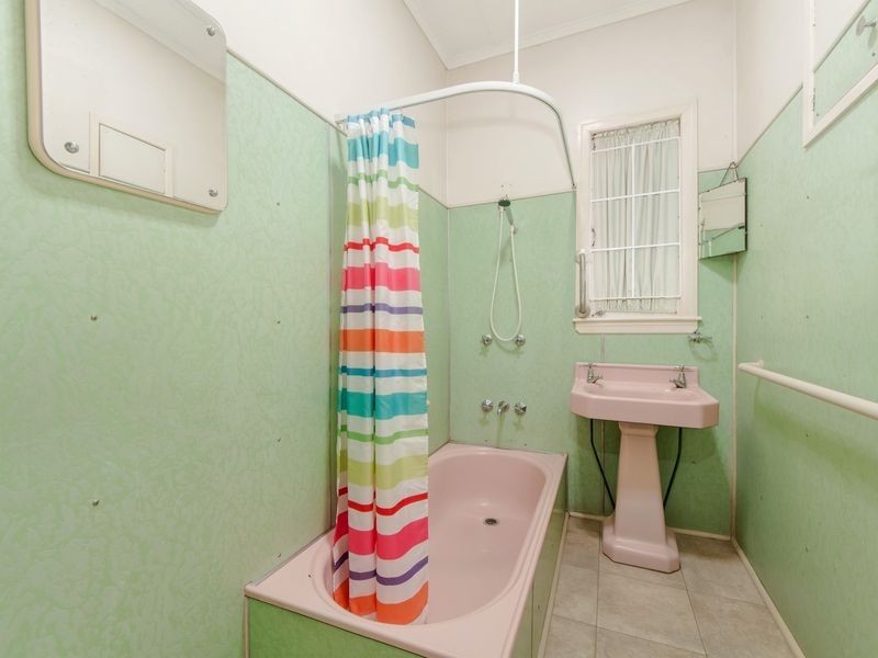62 Samford Road, Leichhardt QLD 4305