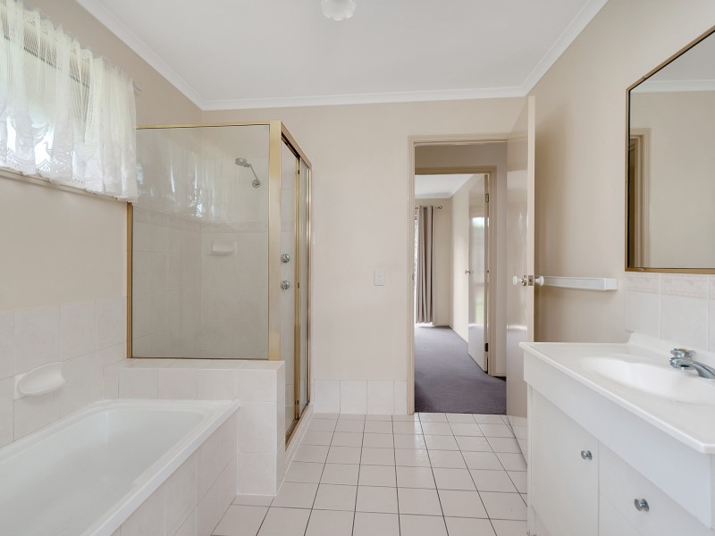 10 Canberra Court, Brassall QLD 4305