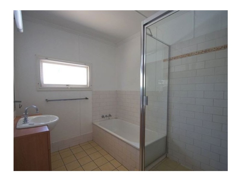 18 Grenadier Circle, Ebbw Vale QLD 4304