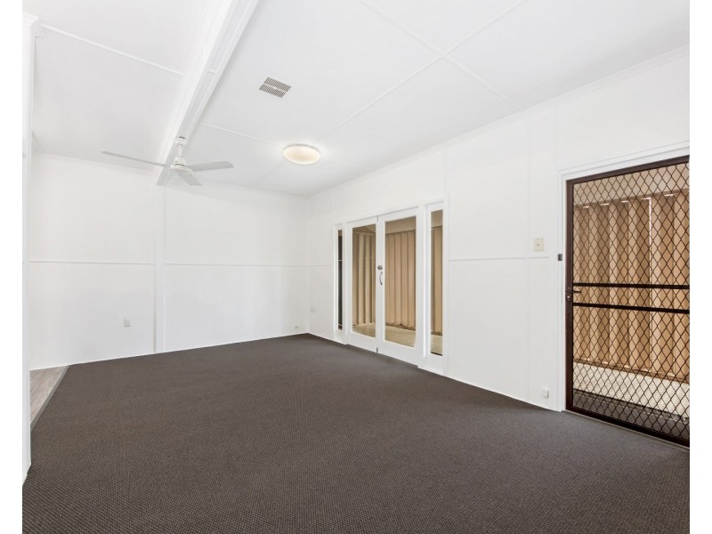 37 Dell Street, Eastern Heights QLD 4305