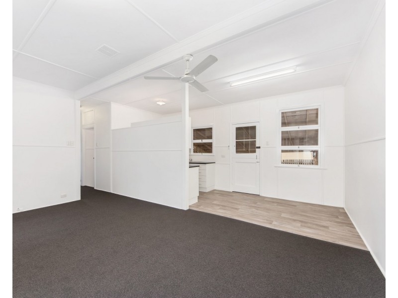 37 Dell Street, Eastern Heights QLD 4305