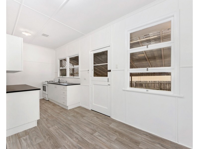 37 Dell Street, Eastern Heights QLD 4305