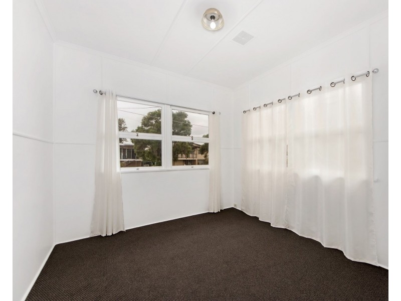 37 Dell Street, Eastern Heights QLD 4305