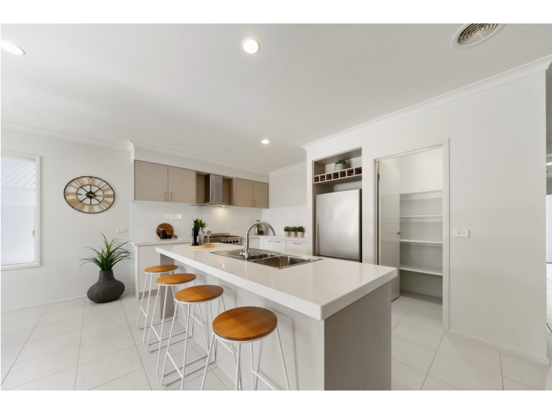 100 Alisma boulevard, Cranbourne North VIC 3977