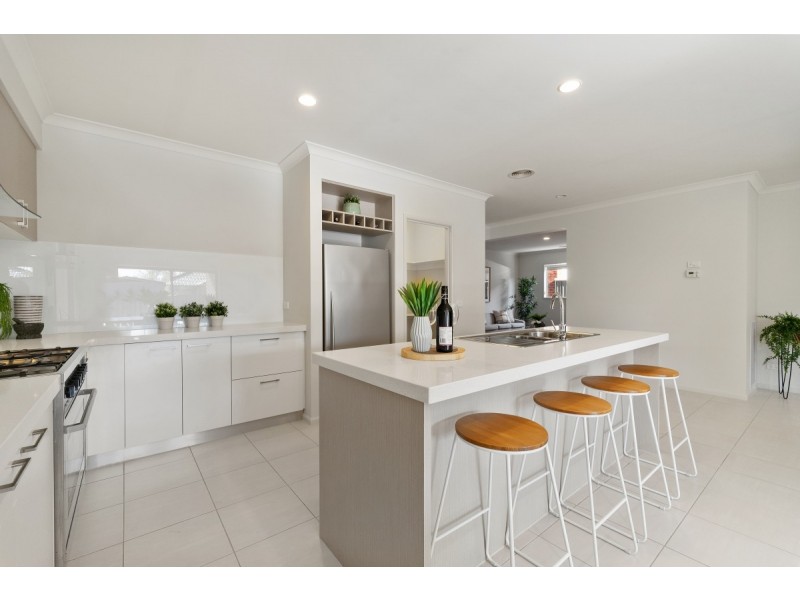 100 Alisma boulevard, Cranbourne North VIC 3977