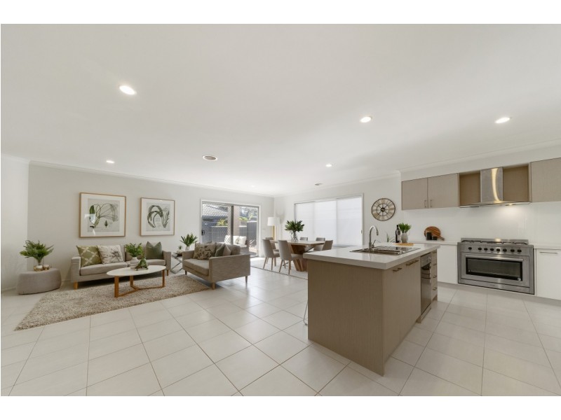 100 Alisma boulevard, Cranbourne North VIC 3977