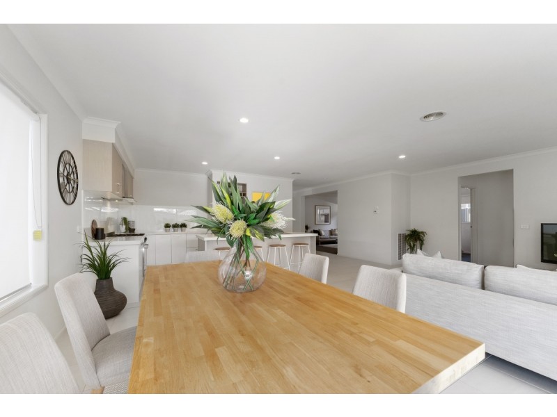 100 Alisma boulevard, Cranbourne North VIC 3977