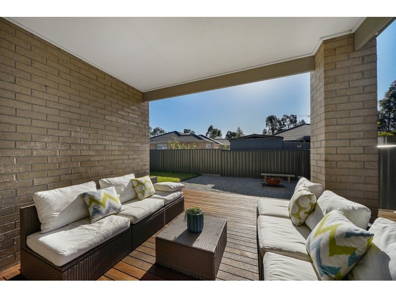 100 Alisma boulevard, Cranbourne North VIC 3977