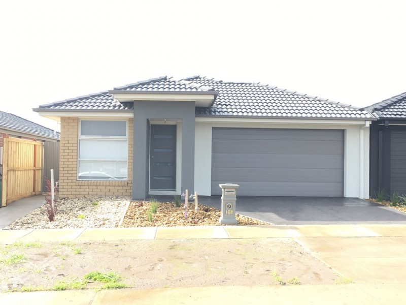 168 Thoroughbred drive, Clyde North VIC 3978