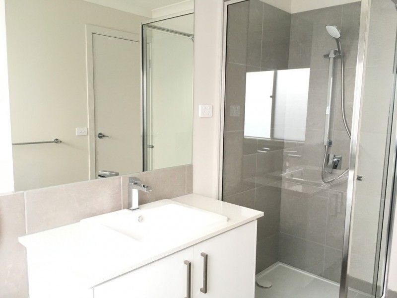 168 Thoroughbred drive, Clyde North VIC 3978