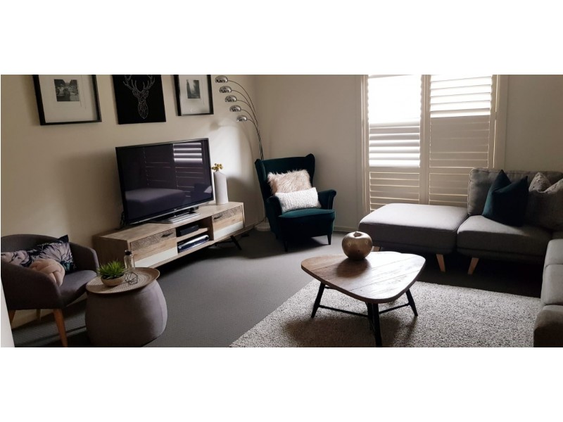 6 Abbeygate way, Cranbourne West VIC 3977