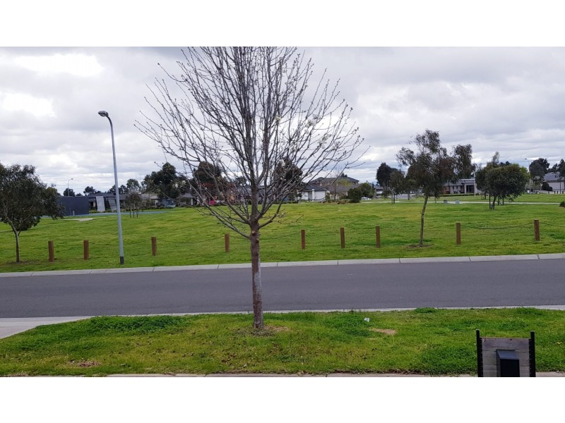 6 Abbeygate way, Cranbourne West VIC 3977