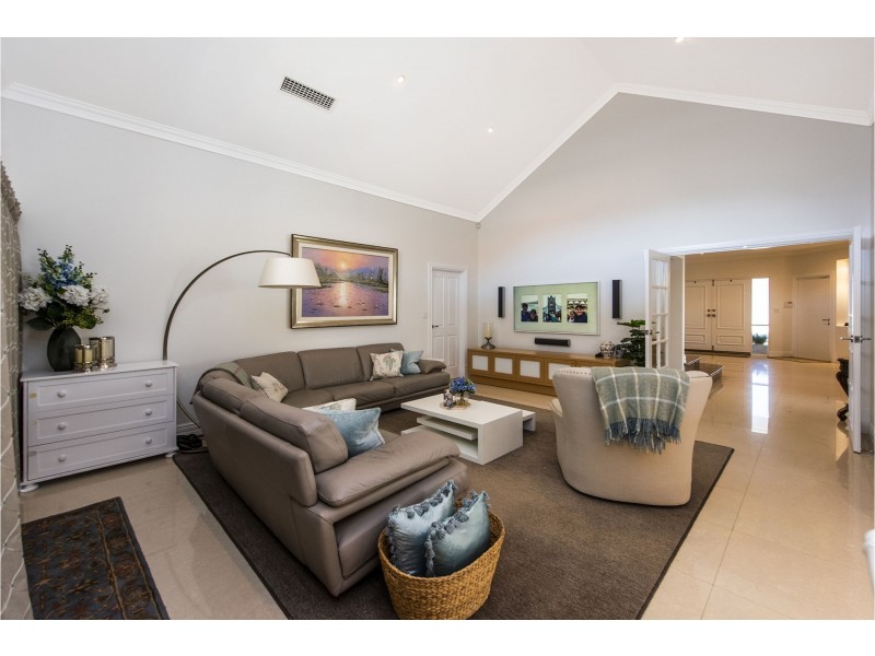 10 Muchea Gardens, Dianella WA 6059