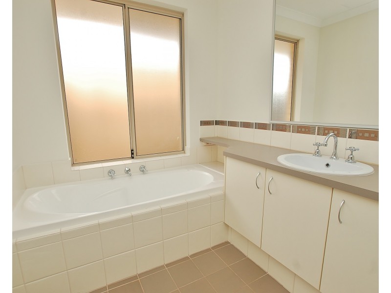 9 Convallis Vista, The Vines WA 6069