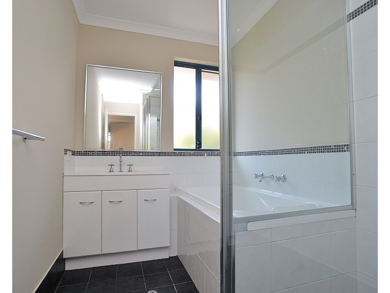 1 Strathmore Parkway, Ellenbrook WA 6069