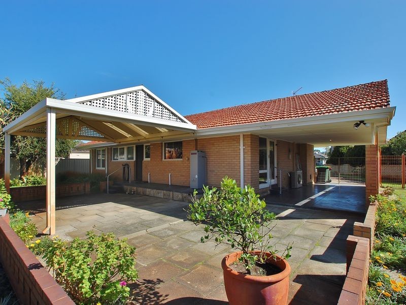 139 Howes Crescent, Dianella WA 6059