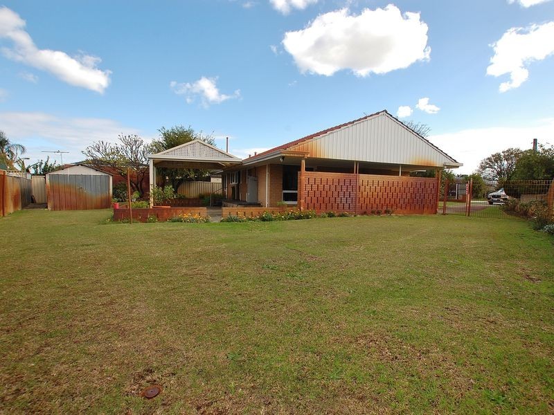 139 Howes Crescent, Dianella WA 6059