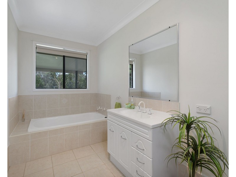 5 Fenton Drive, King Creek NSW 2446
