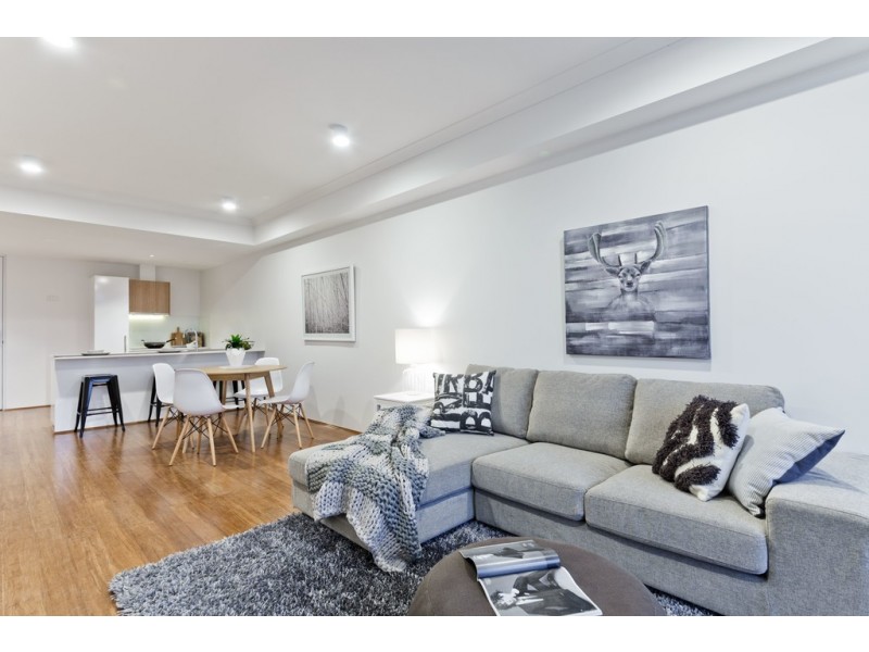 2/5 Barker Avenue, Como WA 6152