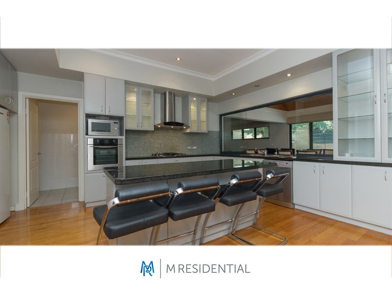 27 Stitfold Promenade, Salter Point WA 6152