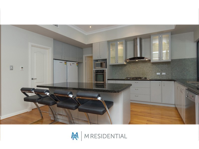 27 Stitfold Promenade, Salter Point WA 6152