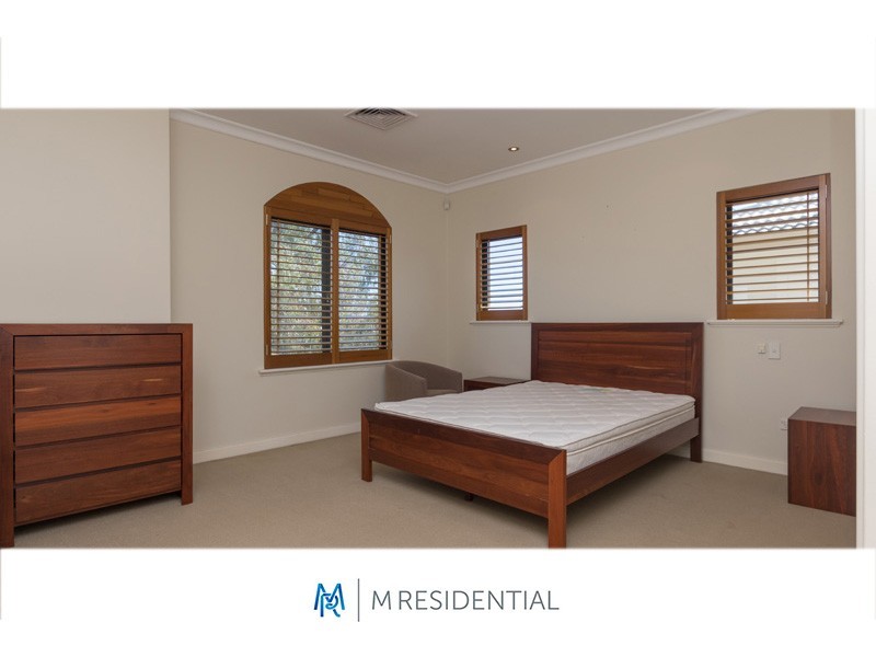 27 Stitfold Promenade, Salter Point WA 6152