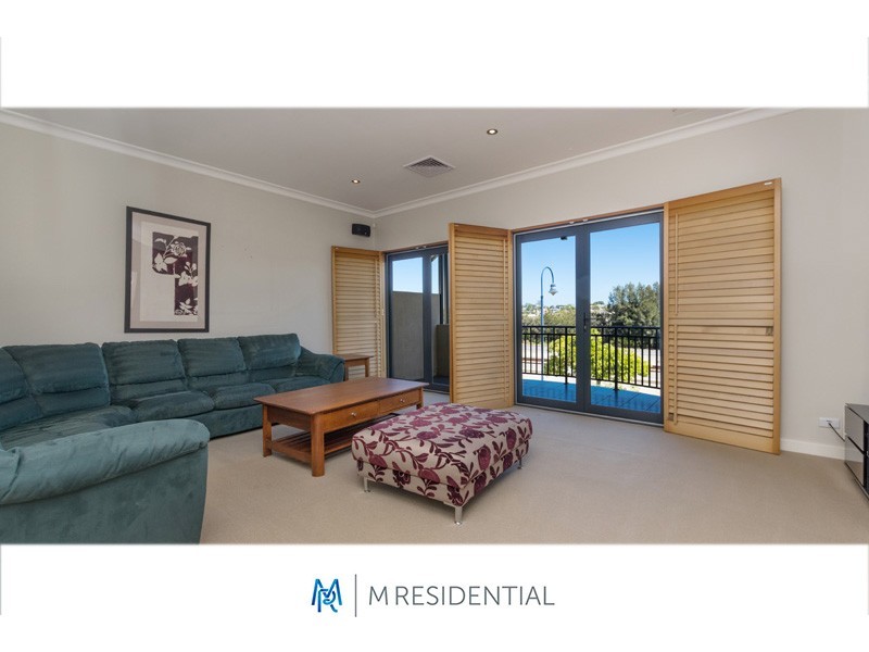 27 Stitfold Promenade, Salter Point WA 6152