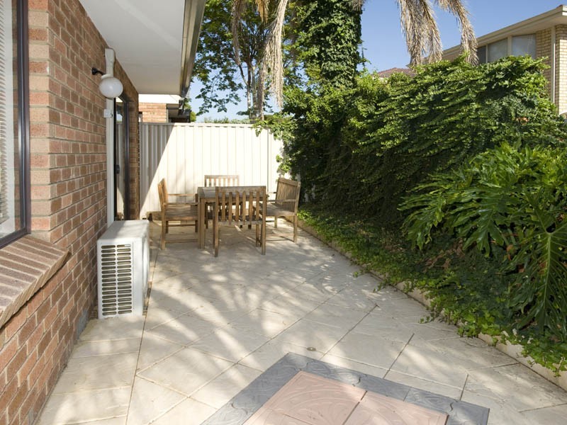 2/4 Jane Road, Applecross WA 6153