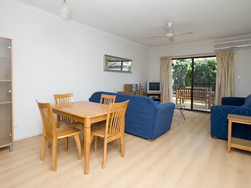2/4 Jane Road, Applecross WA 6153