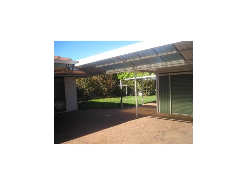 25 Parkside Drive, Thornlie WA 6108