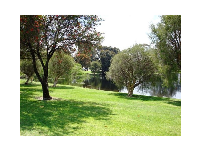 16/1 Clydesdale Street, Como WA 6152