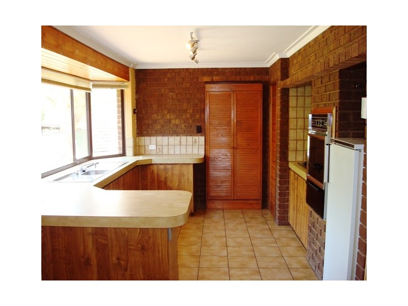 3 Shasta Road, Lesmurdie WA 6076