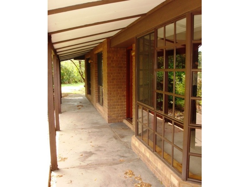 3 Shasta Road, Lesmurdie WA 6076