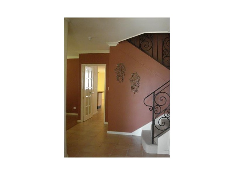 28 Lowan Loop, Karawara WA 6152