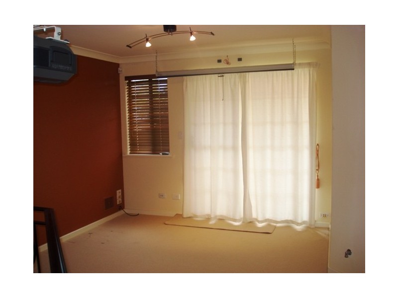 28 Lowan Loop, Karawara WA 6152