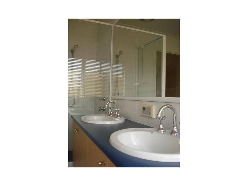 28 Lowan Loop, Karawara WA 6152